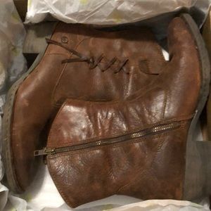 Size 10M Born Karin boots